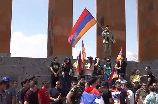 Սարդարապատից մեկնարկել է «Դիմադրություն» շարժման մասնակիցների քայլերթը դեպի Երևան (Տեսանյութ)