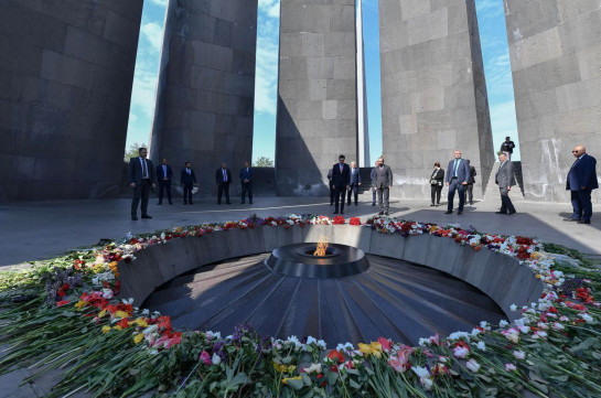 Глава МИД Грузии почтил память жертв Геноцида армян