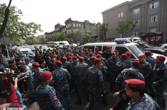 Երևանի տարբեր հատվածներից ոստիկանության բաժիններ է բերման ենթարկվել 92 քաղաքացի