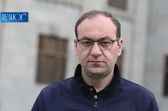 Сотрудника Минюста заставляют написать заявление об увольнении из-за установки флага Арцаха на машине – Арсен Бабаян