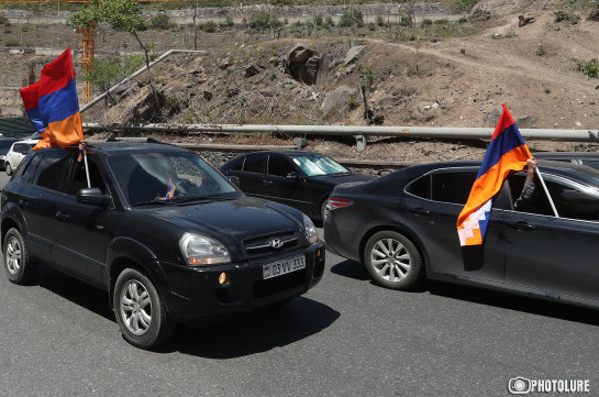 Оппозиция проводит в Ереване автопробеги и акции по информированию