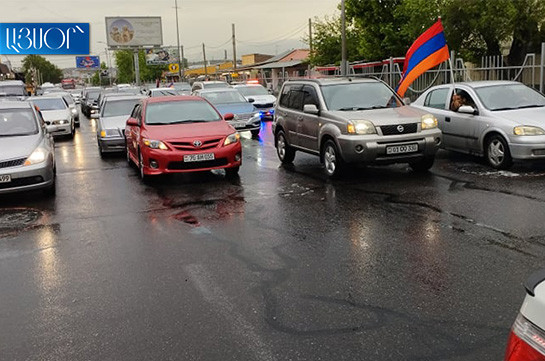 Полиция задержала участников автопробега в Ереване