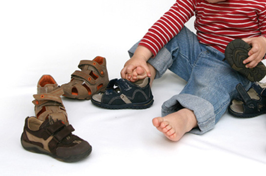 Ինչպե՞ս ծնողները հասկանան, որ իրենց բալիկին օրթոպեդիկ կոշիկներ են անհրաժեշտ. ցուցումներ բժշկից
