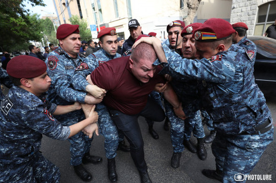 Полиция задержала в Ереване 73 митингующих