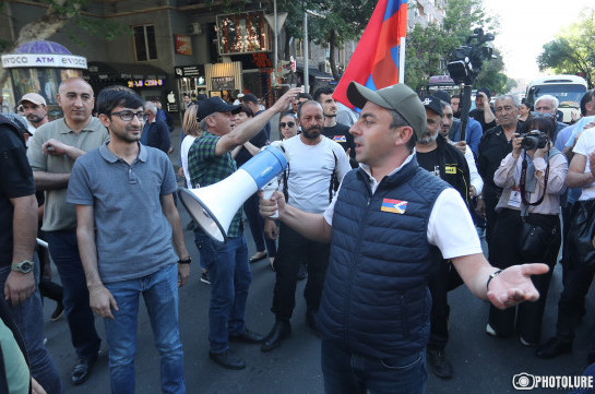 В Ереване возобновились акции гражданского неповиновения