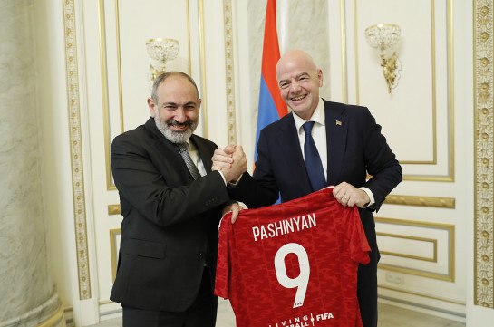 Развитие футбольной инфраструктуры имеет не только спортивное, но и образовательное значение – Никол Пашинян принял президента ФИФА