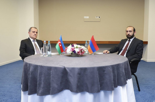 Главы МИД Армении и Азербайджана договорились продолжить обсуждения