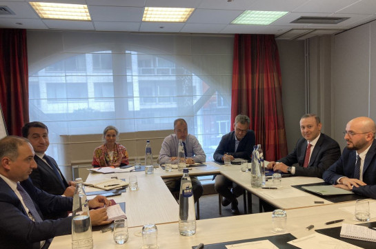 ՀՀ ԱԽ քարտուղար Արմեն Գրիգորյանը Բրյուսելում հանդիպել է Ադրբեջանի նախագահի օգնական Հիքմեթ Հաջիևի հետ