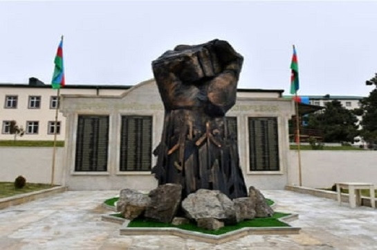 Բերձորի կենտրոնում Ադրբեջանը կտեղադրի  «Երկաթե բռունցք» հուշարձանը, որը կոչված է «վախեցնելու» հայերին