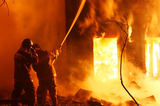 В Степанакерте вспыхнул пожар в цехе кислородного оборудования