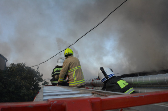 По предварительным данным, при пожаре в цехе кислородного оборудования в Степанакерте никто не пострадал