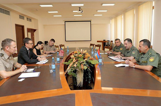 Начальник ГШ ВС Армении представил заместителю посола США обстановку на армяно-азербайджанской границе, в Лачинском коридоре и Арцахе