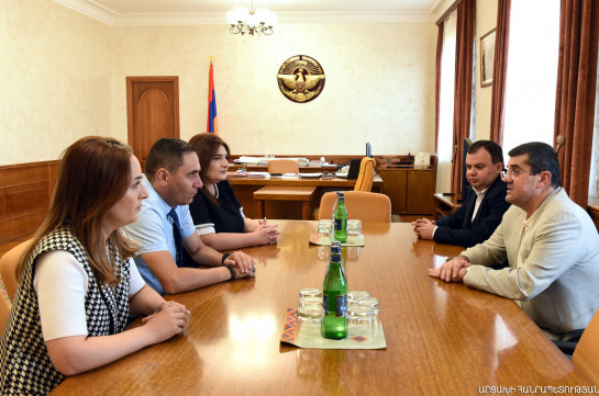 Президент Арутюнян принял делегацию партии «Процветающая Армения»
