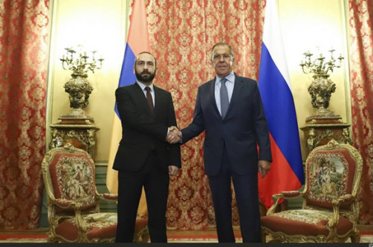 Мирзоян проинформировал Лаврова о ситуации на границе с Азербайджаном