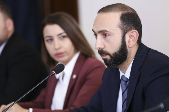 Азербайджан полагает, что Армения должна без переговоров согласиться на все ее условия, пытается добиться получения экстерриториального коридора – Арарат Мирзоян