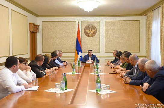 Президент Арцаха проводит политические консультации