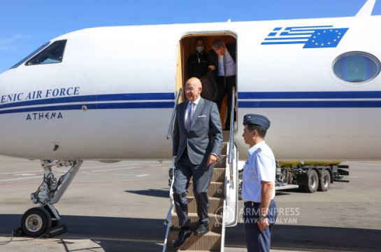 Министр иностранных дел Греции Никос Дендиас прибыл в Ереван