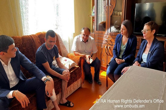 ՄԻՊ-ն ու Ֆրանսիայի դեսպանը Սյունիքում այցելել են թիրախավորման հետևանքով տուժած ընտանիքներին