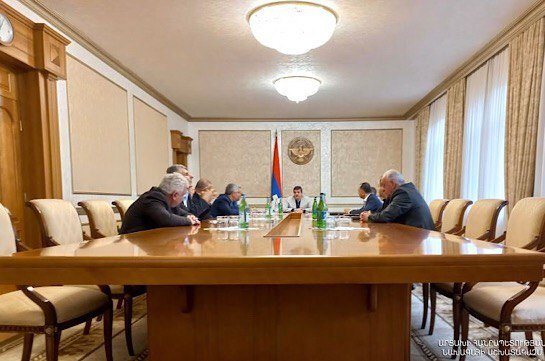 Араик Арутюнян представил политическим силам парламента Арцаха подробности встреч с властями Армении