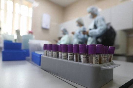 В России выявили два новых геноварианта штамма коронавируса «омикрон»