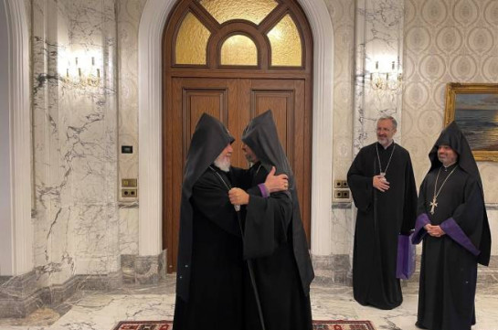 Армянский Патриарх Константинополя прибыл в Армению, он примет участие в заседании Высшего духовного совета