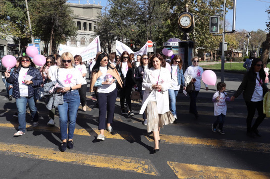 Հոկտեմբերը՝ կրծքագեղձի քաղցկեղի դեմ պայքարի ամիս է. Իրազեկման ակցիաները Երևանում ամփոփվել են քայլերթով