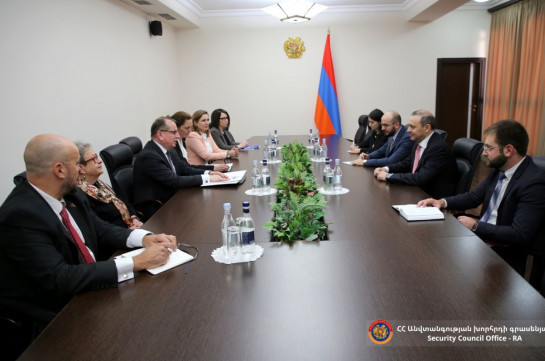 Армен Григорян принял делегацию во главе с руководителем миссии возглавляемую наблюдателей ЕС