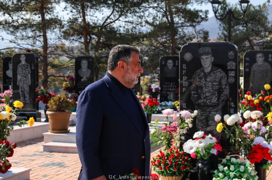 Рубен Варданян почтил память погибших в ходе 44-дневной Арцахской войны
