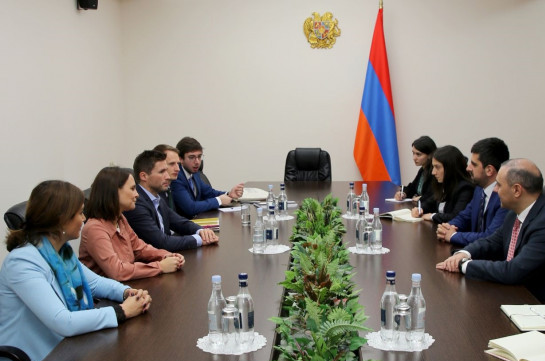 Секретарь Совбеза Армении принял группу молодых делегатов ПА ОБСЕ