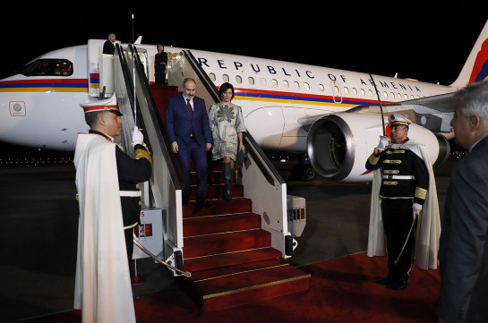 Премьер-министр Никол Пашинян с супругой прибыл с рабочим визитом в Тунис