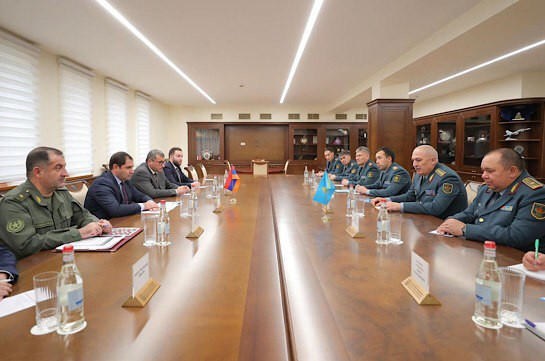 Сурен Папикян и Руслан Жаксылыков обменялись мнениями о ходе реформ в армянской и казахской армиях