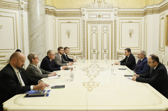 Никол Пашинян и Микаэль Зиберт обменялись мнениями о деятельности миссии наблюдателей ЕС в Армении