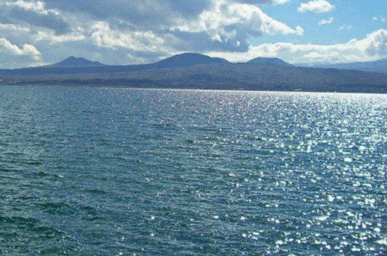 Уровень воды в озере Севан понизился на 1 см