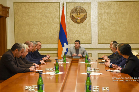 Президент Арцаха провел рабочее совещание с участием представителей парламентских сил