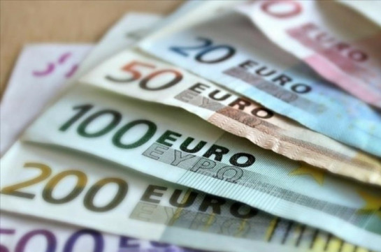 Եվրոն բանկերում գնվում է նվազագույնը 407 դրամով,, վաճառվում՝ 424 դրամով