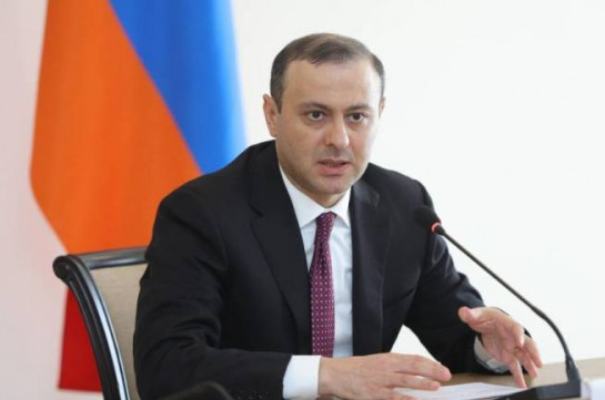 Секретарь СБ Армении обсудил перспективы сотрудничества с главой разведслужбы Великобритании