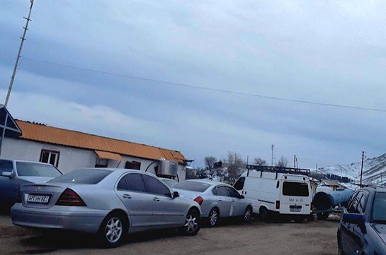Миротворцы ведут переговоры с Азербайджаном по возобновлению движения гражданского автотранспорта по дороге Степанакерт – Горис