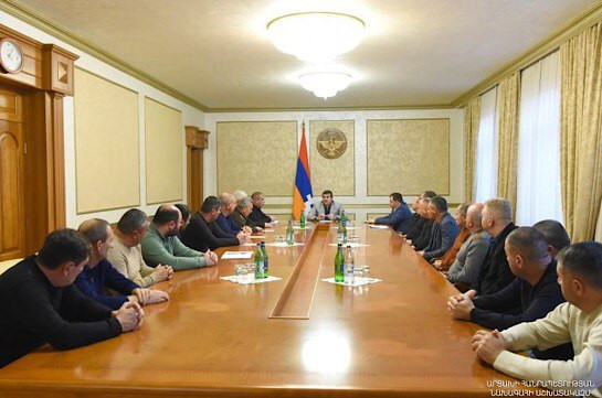 Араик Арутюнян обсудил с членами «Союза офицеров запаса Арцаха» сложившуюся в стране вследствие блокады ситуацию