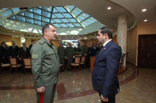 Министр обороны Армении провел совещание