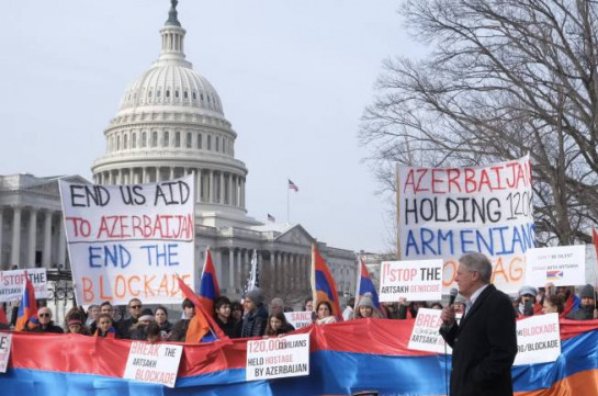 Ամերիկահայերը պահանջում են ԱՄՆ Կոնգրեսից Ադրբեջանին ստիպել դադարեցնել ԼՂ շրջափակումը․ ցույցին մասնակցել են նաև կոնգրեսականներ
