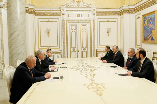 Урегулирование отношений между Арменией и Азербайджаном обсудили Пашинян и Ховаев