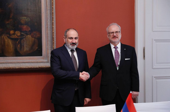 Никол Пашинян встретился с президентом Латвии