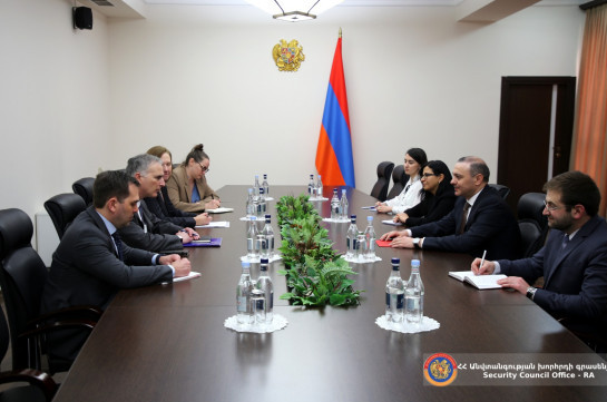 Армен Григорян и Льюис Боно обсудили армяно-азербайджанские отношения