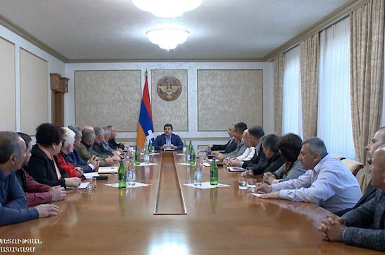 Араик Арутюнян обсудил с членами Общественного совета политическую и социально-экономическую ситуацию в республике