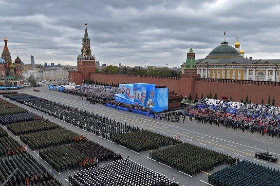 Lebih dari 10.000 orang akan berpartisipasi dalam parade Hari Kemenangan di Lapangan Merah Moskow, dan 125 unit perlengkapan militer akan dilibatkan.  Shoigu