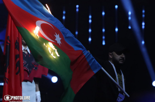 Ծանրամարտի Եվրոպայի առաջնության բացման արարողությանը բեմին հայտնված Ադրբեջանի դրոշն այրել են ու հեռացրել (Տեսանյութ, լուսանկարներ)