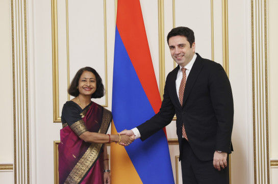 Ален Симонян и посол Индии в Армении обсудили вопросы, связанные с кризисом Лачинского коридора.