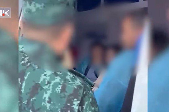 Տեսանյութ․Ադրբեջանցիները կանգնեցրել են շտապօգնության մեքենան, ստուգել անձնագրերը ու դա լուսաբանել