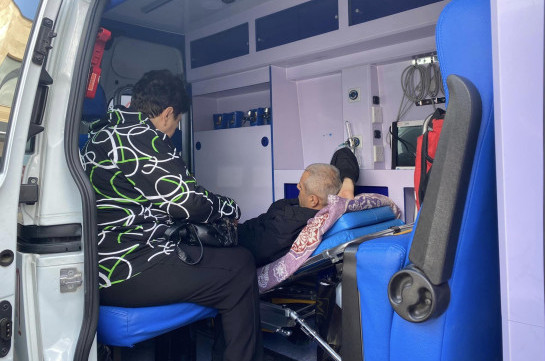 Ծանր առողջական վիճակով 9 բուժառու շտապօգնության մեքենաներով Արցախից տեղափոխվել է Հայաստան․ Լուսանկարներ