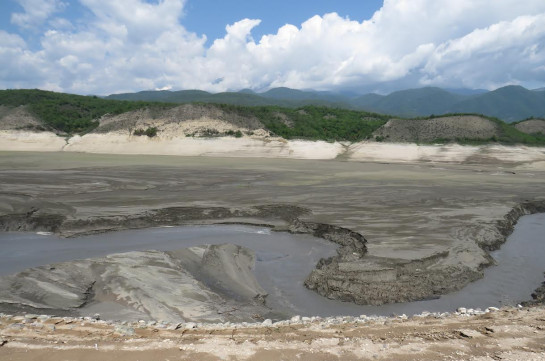 Чрезмерное снижение уровня воды в Сарсангском водохранилище привело к риску исчезновения водной фауны и флоры